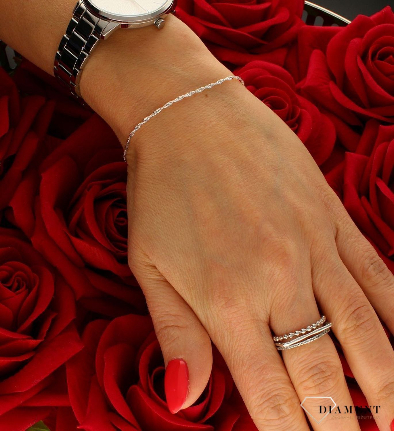 Bransoleta srebrna damska 925 singapur 1,5 mm  DIA-BRA-733519-25-925 1,5mm. Bransoletka wykonana jest z najwyższej próby srebra 925 o splocie singapur. Bransoletka srebrna o wadze 0,90 gram, długości 18 cm oraz szerokości 1,5 mm (1).jpg